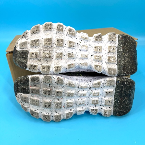 NIKE SPACE HIPPIE 04 BLACK-VOLT-WHITE Men’s Sz. 11.5 - Picture 9 of 10